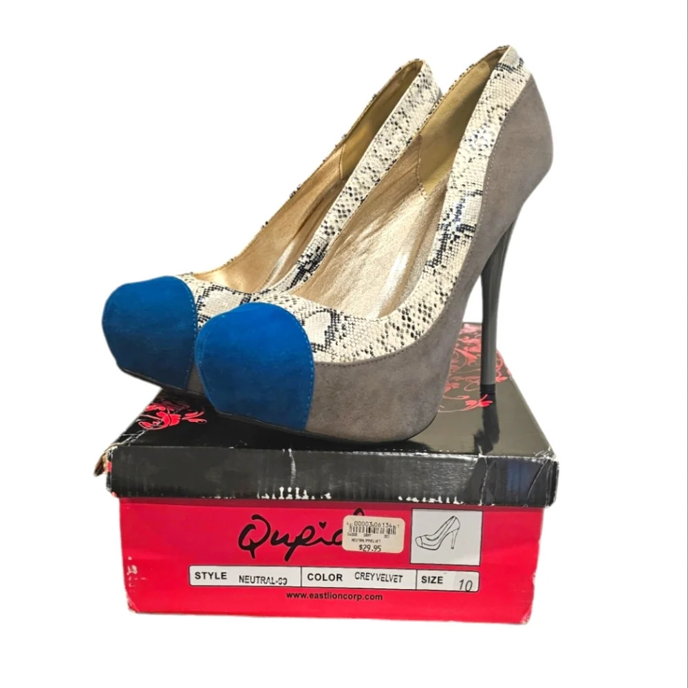 NWT Qupid Gray Velvet Heels